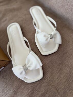 TOP Moda White Bow Slide Sandals with Crystal Accent